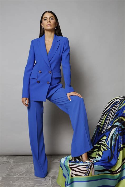 Esempi di abbinamenti con accessori per tailleur eleganti