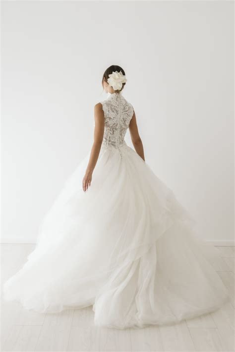 Dettagli di un abito da sposa Tirapani