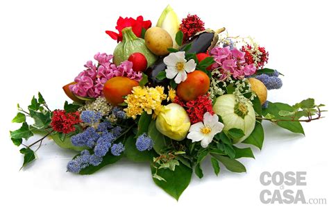 Centrotavola con frutta e fiori