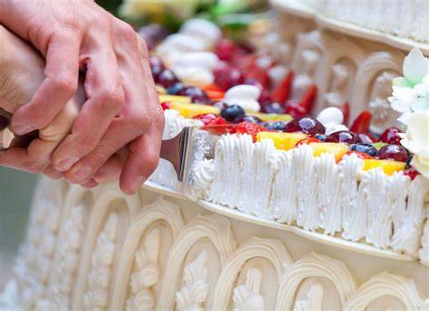 Galateo taglio torta nuziale