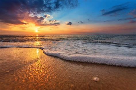 Vista mare al tramonto