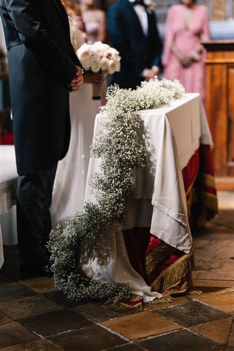 Matrimonio country chic con gypsophila in secchi di stagno