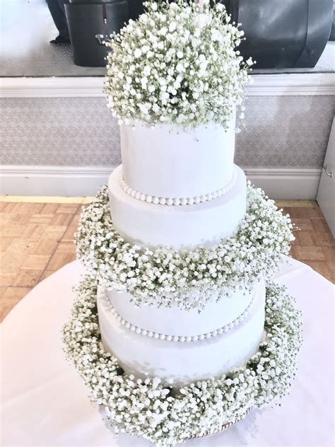Wedding cake decorata con gypsophila