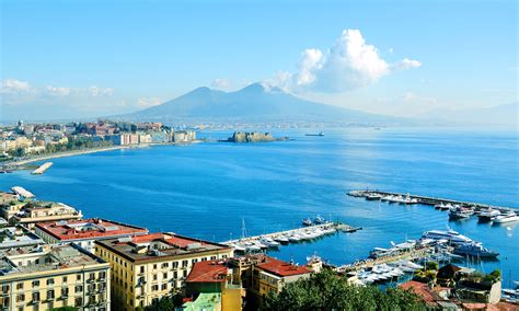 Panorama del Golfo di Napoli da una delle ville storiche