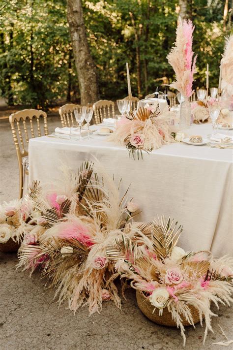 Matrimonio a tema verde con decorazioni floreali e tableau