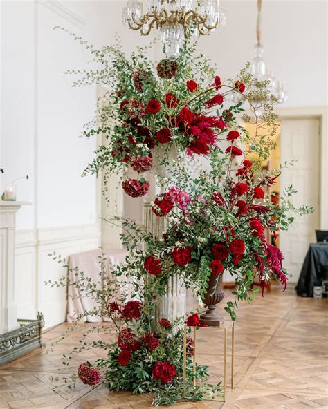 composizione floreale rossa per matrimonio