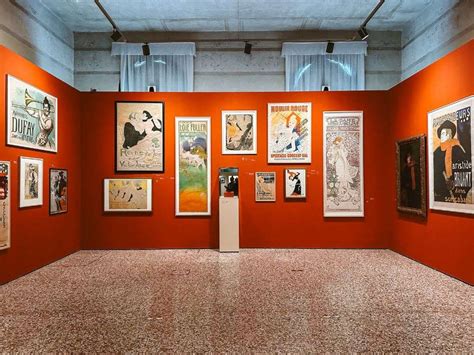 Luca Beatrice in una mostra d'arte