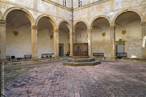 Chiostro di un antico eremo