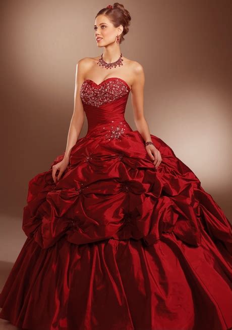 Regine Velasquez nel suo abito da sposa rosso