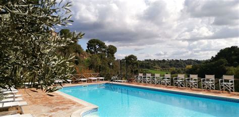 Piscina all'aperto del Borgo di Tragliata