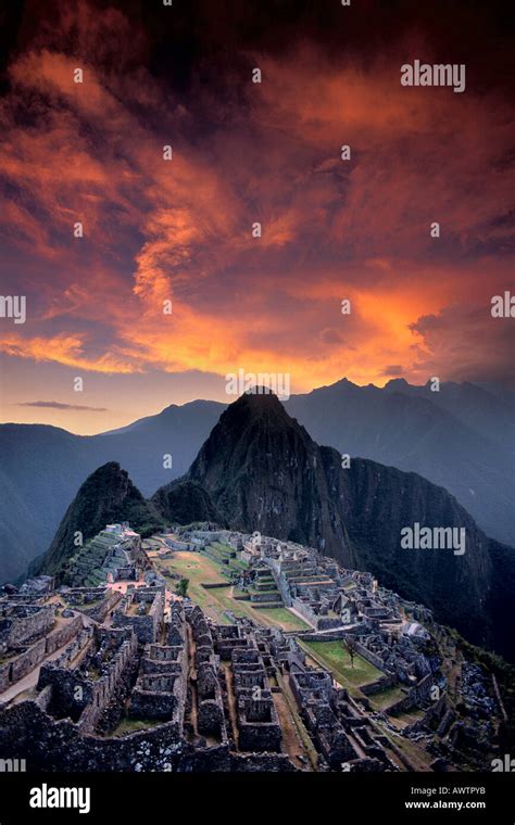 Foto di Machu Picchu al tramonto