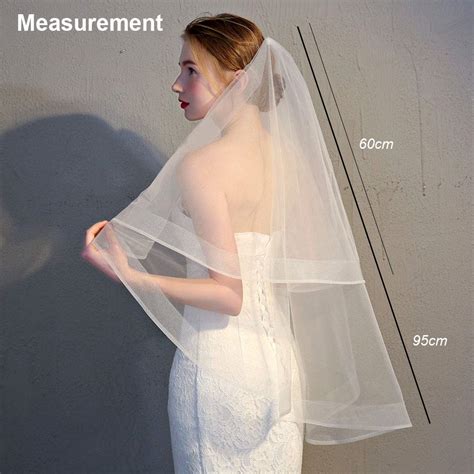 Velo da sposa ricamato per addio al nubilato