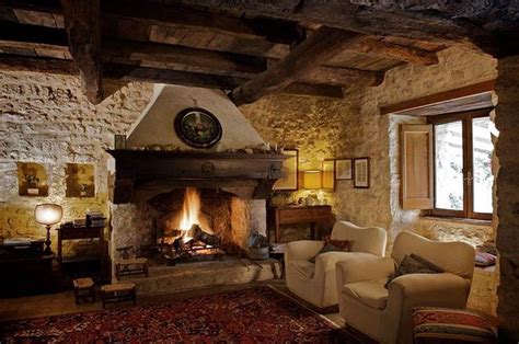 Interni di una camera in masseria con dettagli rustici