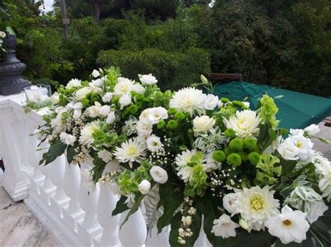 composizione floreale matrimonio con cestino