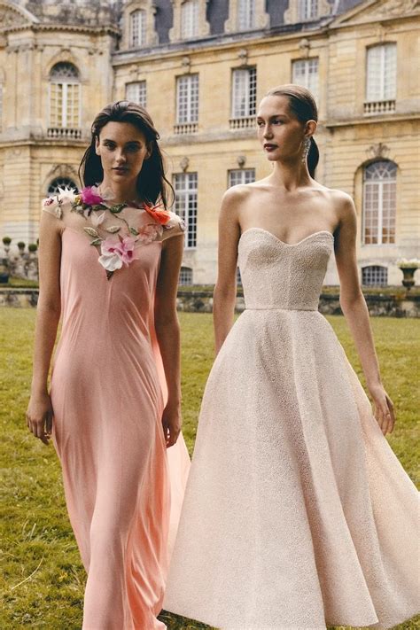 Invitate con abiti eleganti e raffinati alle nozze d'oro