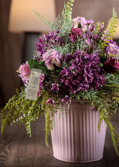 Composizione floreale con fiori di pesco