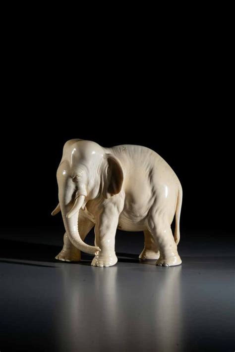 Elefante e avorio scolpito