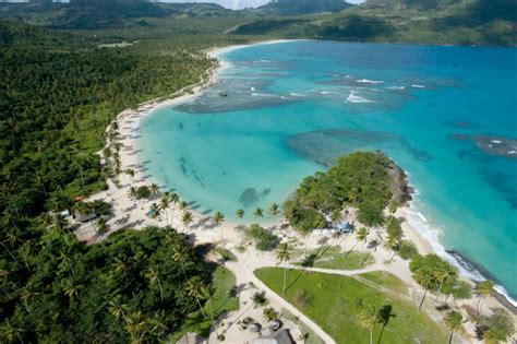 Playa Rincón a Samaná con sabbia bianca e acqua cristallina