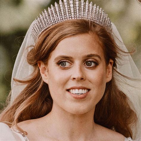 Principessa Beatrice con la tiara della Regina Elisabetta