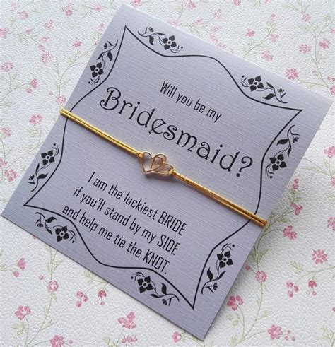 Collage di diverse idee regalo per damigelle