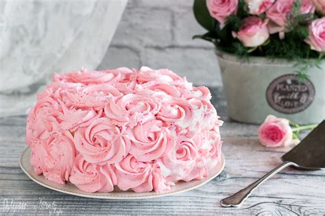 Esempio di Ruffle Cake decorata con fiori