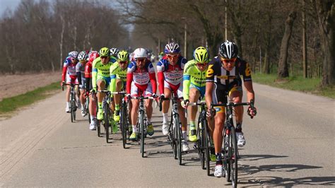 Ciclisti durante il Giro delle Fiandre