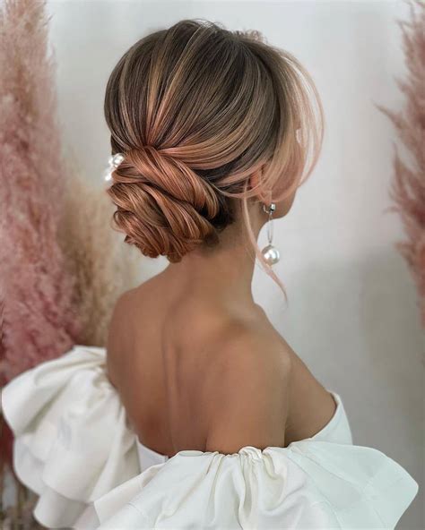 Chignon basso e pulito da sposa