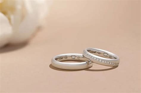 Anello di fidanzamento e fede nuziale abbinati
