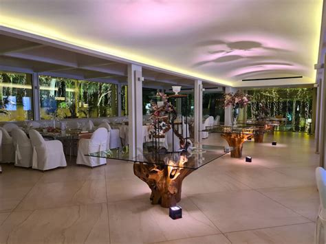 Interni eleganti di una sala ricevimenti dell'Hotel Voce del Mare