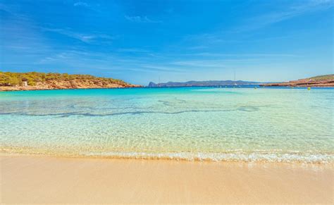 Panoramica di una spiaggia a Ibiza