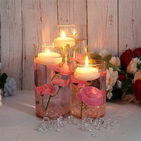 Candele e fiori per un'atmosfera romantica