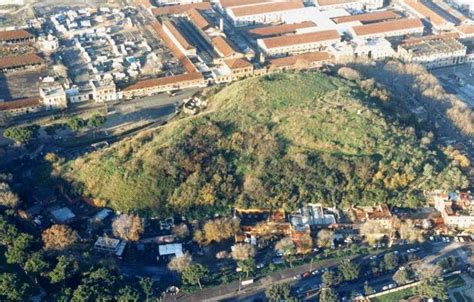 Vista del Monte Testaccio a Roma