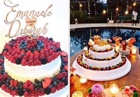 Torta nuziale decorata con frutta fresca mista