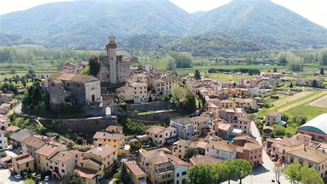 Mappa della posizione del Castello di Nozzano rispetto a Lucca e Pisa