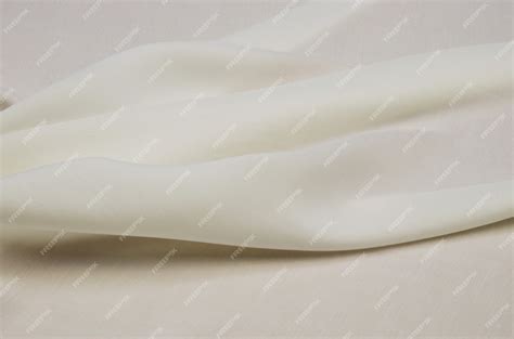 Tessuto in cotone sateen avorio