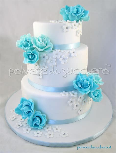 torta nuziale con fiori di zucchero