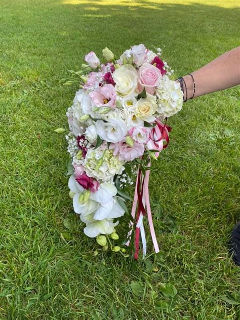 Bouquet da sposa a cascata con orchidee rosa, rose e ortensie