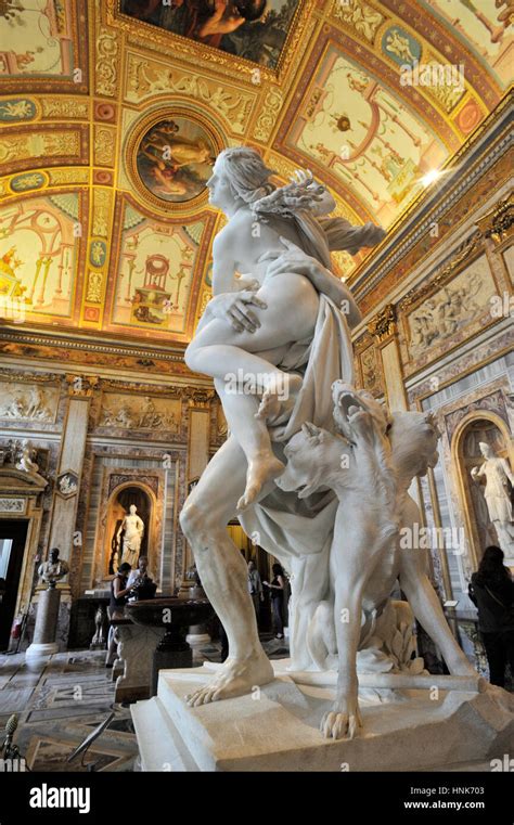Galleria monumentale di Palazzo Borghese con affreschi e sculture