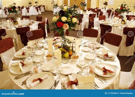 Dettaglio di un banchetto nuziale in una sala elegante