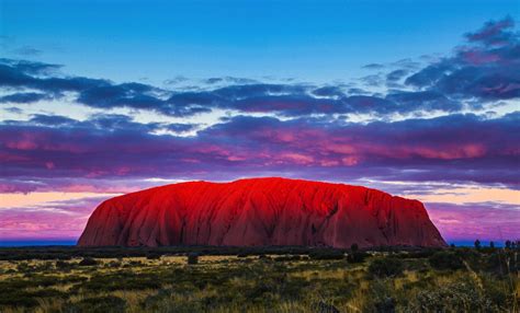 Uluru al tramonto