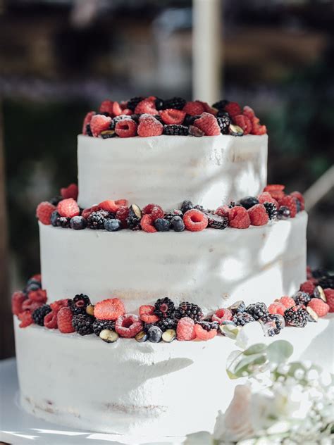 Torta nuziale vegana a tema frutta