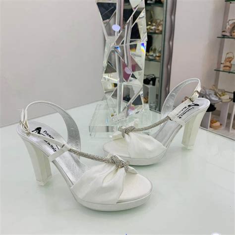 Scarpe rosse eleganti per matrimonio