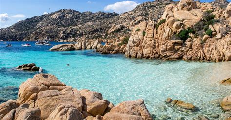 Panorama della Sardegna con spiagge e mare cristallino
