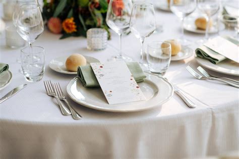 Tavola apparecchiata per un matrimonio autunnale