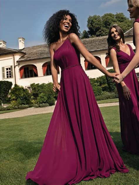 Modelli di abiti da damigella in chiffon