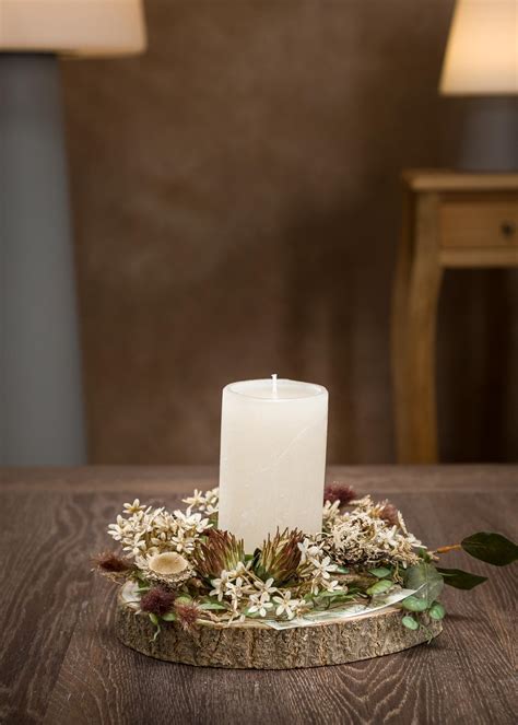 esempio di centrotavola con conchiglie e candele