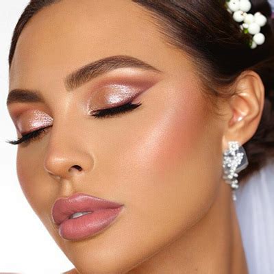 Dettaglio di un trucco sposa con elementi veneziani