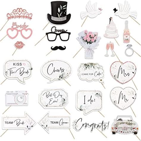 Allestimento cabina photobooth per matrimonio con accessori divertenti