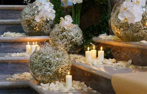 Decorazione aerea per matrimoni con fiori e luci