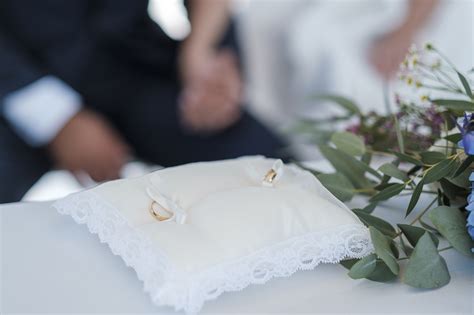 paggetto con cuscino per le fedi